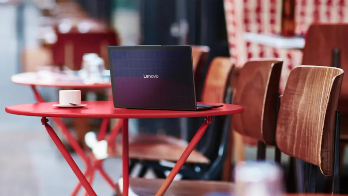 Beépített napelemes laptopot készített a Lenovo