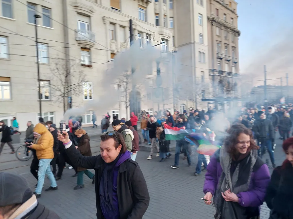 Momentumos tüntetés, hídfoglalás,
Momentumostüntetéshídfoglalás, 20245.03.18.