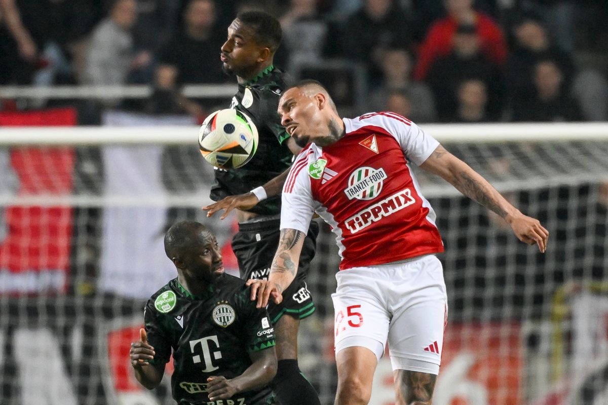 Debrecen, 2025. március 9.
Maurides Roque Junior (j) a Debrecen valamint Naby Keita (b) és Raul Gustavo, a Ferencváros játékosa a labdarúgó OTP Bank Liga 23. fordulójában játszott Debreceni VSC - Ferencvárosi TC mérkőzésen a debreceni Nagyerdei Stadionban 2025. március 9-én.
MTI/Czeglédi Zsolt