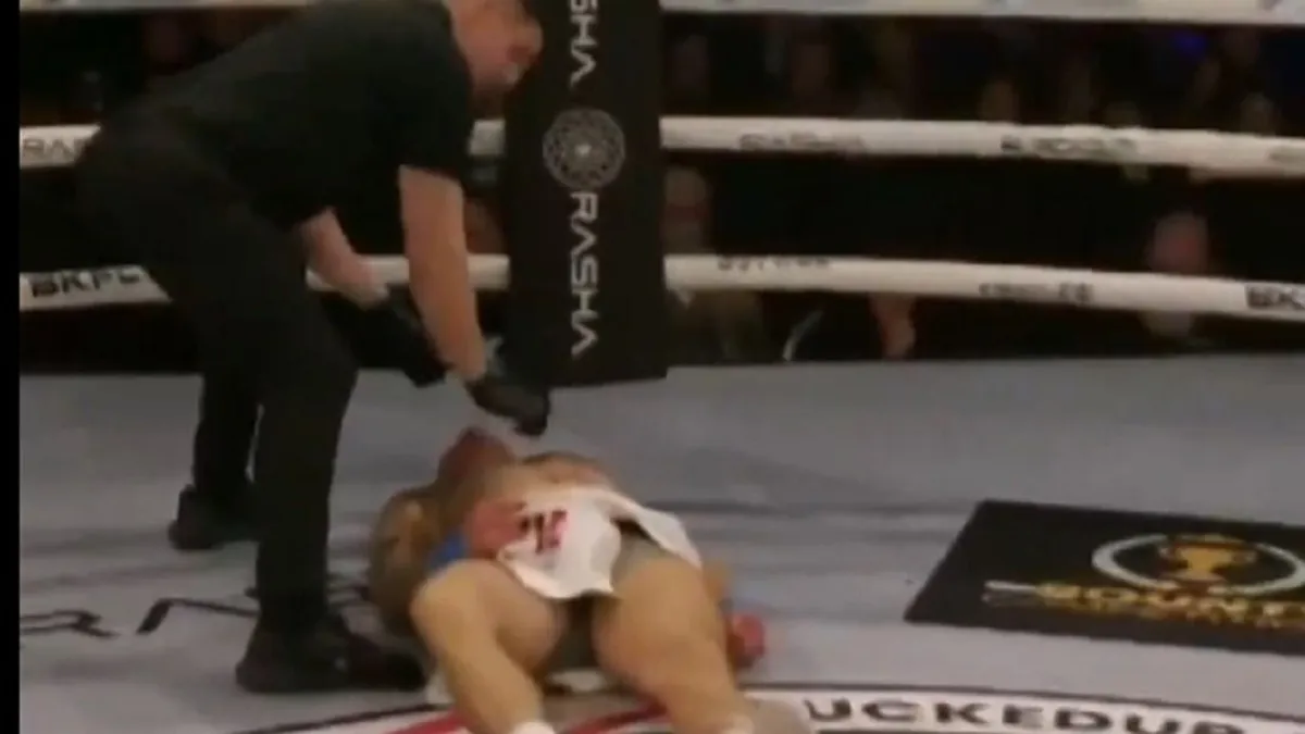 Brutális kiütés, rázkódva esett össze a bokszoló – videó