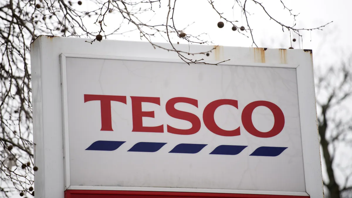 A brit Tesco ingyen osztogat egyes élelmiszereket