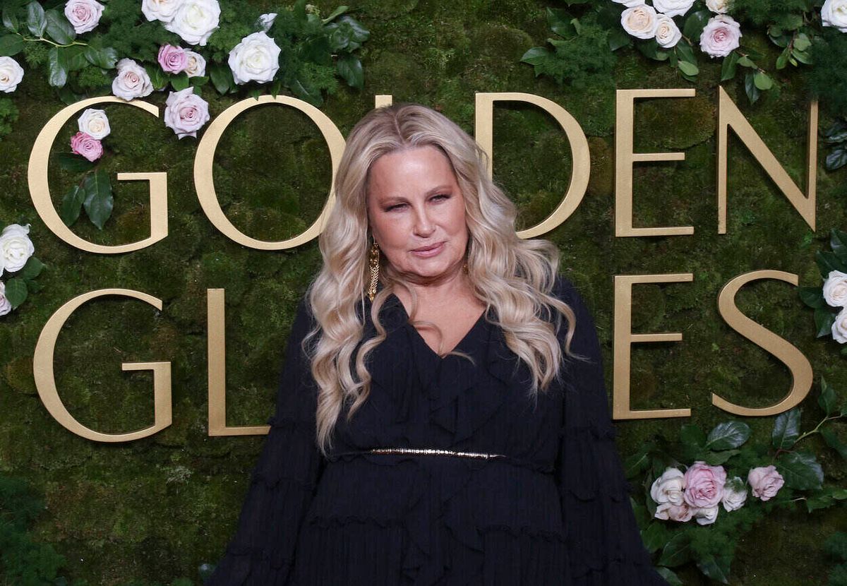 Fehér Lótusz January 5, 2025, Beverly Hills, California, USA: Jennifer Coolidge on the red carpet at the 82nd Annual Golden Globe Awards held on January 5, 2025 at The Beverly Hilton in Beverly Hills, California. BURT HARRIS/BNS/PI (Credit Image: © PI via ZUMA Press Wire)