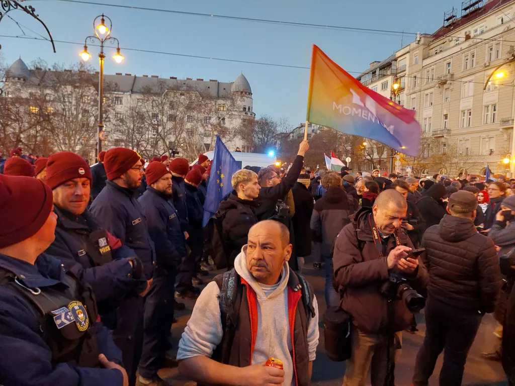 Momentumos tüntetés, hídfoglalás,
Momentumostüntetéshídfoglalás, 20245.03.18.