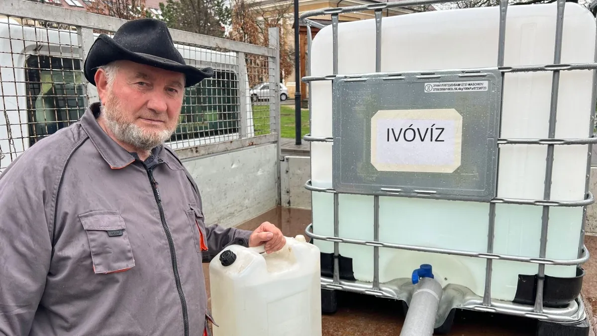 Üdítősüvegben hordják haza az ivóvizet a ráckeveiek