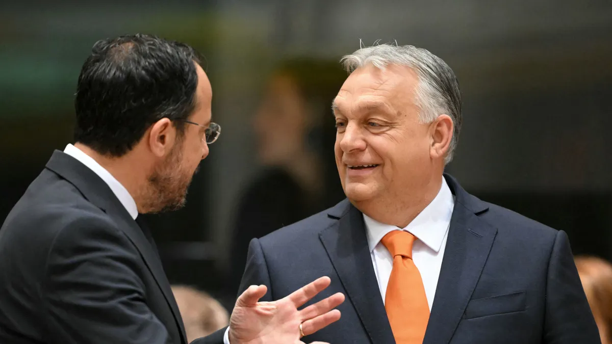 Így érkezett meg Orbán Viktor az uniós csúcsra – videó