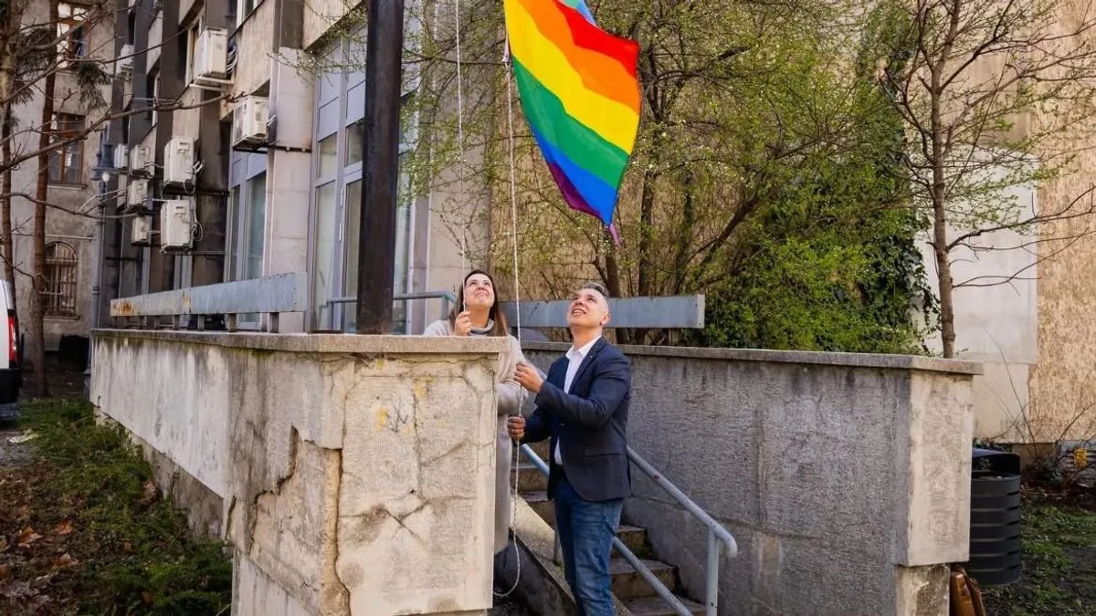 Kispest baloldali polgármestere kitűzte a szivárványos zászlót