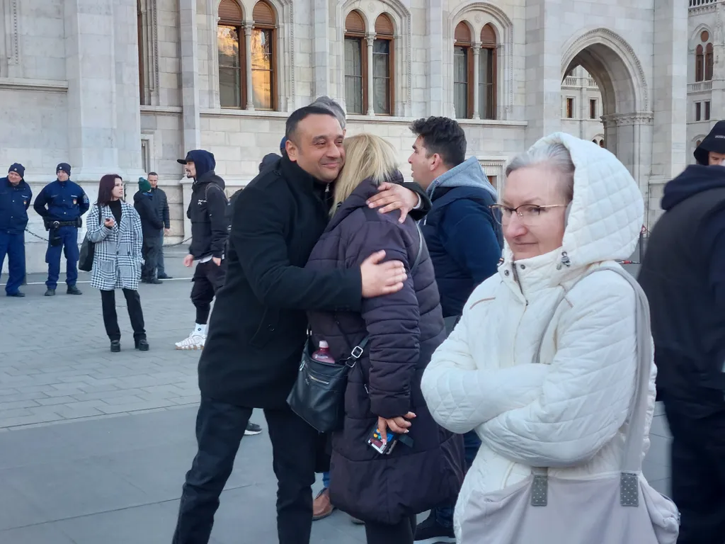 Momentumos tüntetés, hídfoglalás,
Momentumostüntetéshídfoglalás, 20245.03.18.