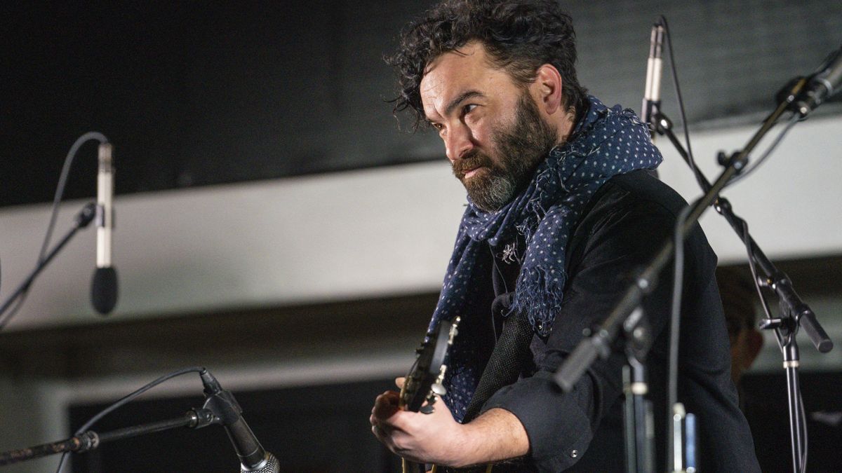 WEST HOLLYWOOD, CALIFORNIA - FEBRUARY 08: Johnny Galecki performs at the Sunset Marquis on February 08, 2020 in West Hollywood, California. Erik Voake/Getty Images/AFP (Photo by Erik Voake / GETTY IMAGES NORTH AMERICA / Getty Images via AFP)