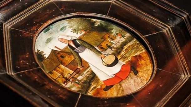 This undated handout photo published by the Gouda Museum on June 12, 2024, and obtained on March 2, 2025, shows the painting entitled "Woman Carrying Embers", also known as "Woman Moving A Bonfire", by Flemish-Dutch master Pieter Brueghel the Younger circa 1626, shown at an exhibition at the Museum Gouda, in Gouda. Dutch police, an art sleuth and journalists from an arts magazine have investigated the painting and say they have confirmed it was the same one stolen from the National Museum in Gdansk in Poland during the communist era in 1974. Police are now probing how the painting landed up in a private collection in the Netherlands. (Photo by Fred ERSNT / Museum Gouda / AFP) / RESTRICTED TO EDITORIAL USE - MANDATORY CREDIT "AFP PHOTO / FRED ERSNT / MUSEUM GOUDA" - NO MARKETING NO ADVERTISING CAMPAIGNS - DISTRIBUTED AS A SERVICE TO CLIENTS - MANDATORY MENTION OF THE ARTIST UPON PUBLICATION - TO ILLUSTRATE THE EVENT AS SPECIFIED IN THE CAPTION / TO GO WITH AFP STORY BY JAN HENNOP