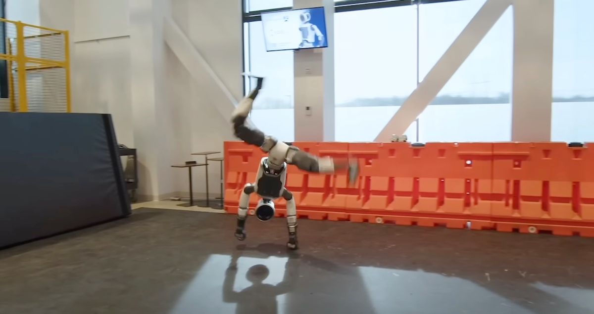 Az emberek sem tudnak túl sokan olyan cigánykereket vetni, mint a Boston Dynamics robotja.