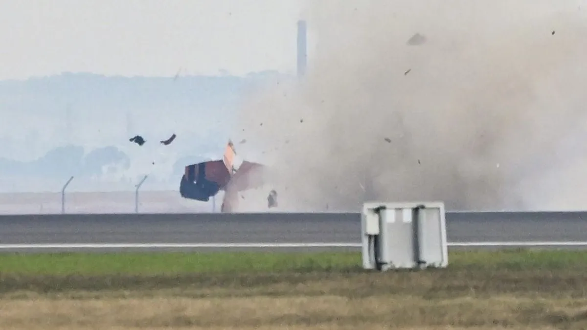 Lezuhant egy repülő egy ausztrál légi bemutatón – videó