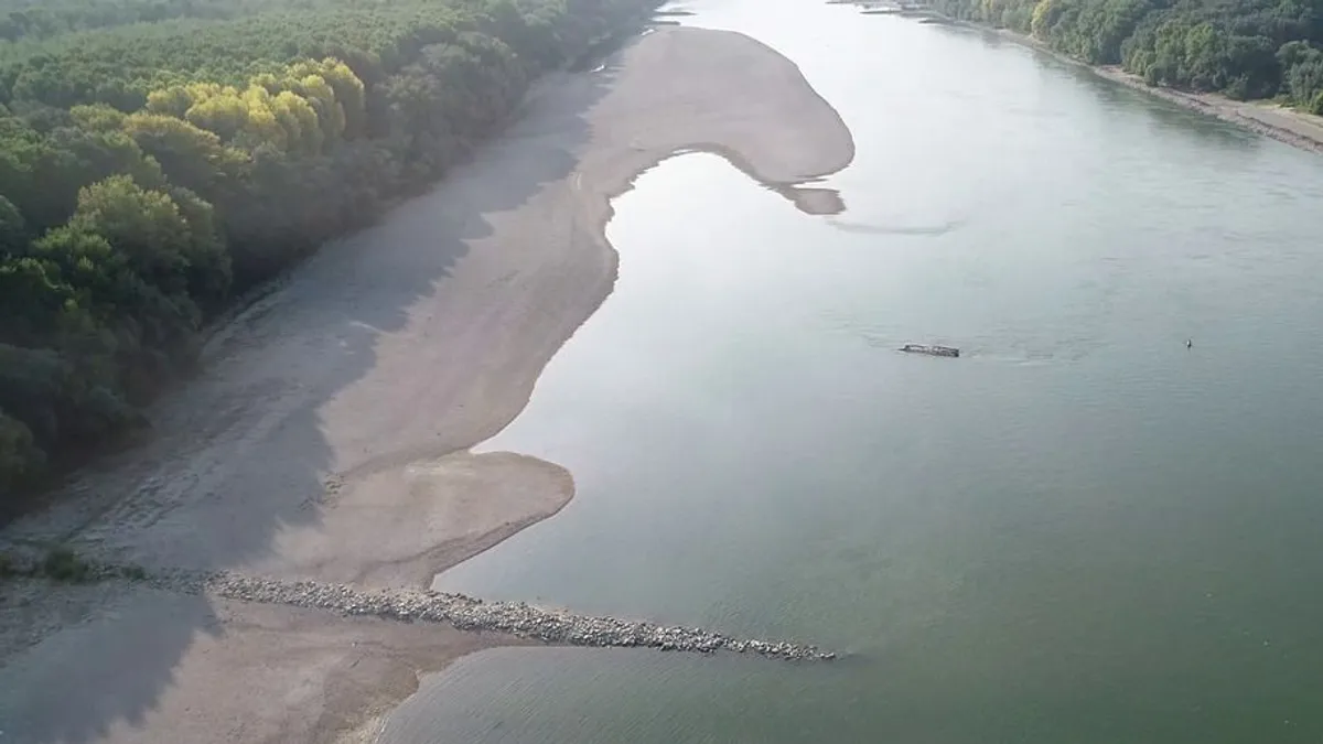 Kincsek a Dunában: hajóroncsok bukkantak elő Győrnél - videó