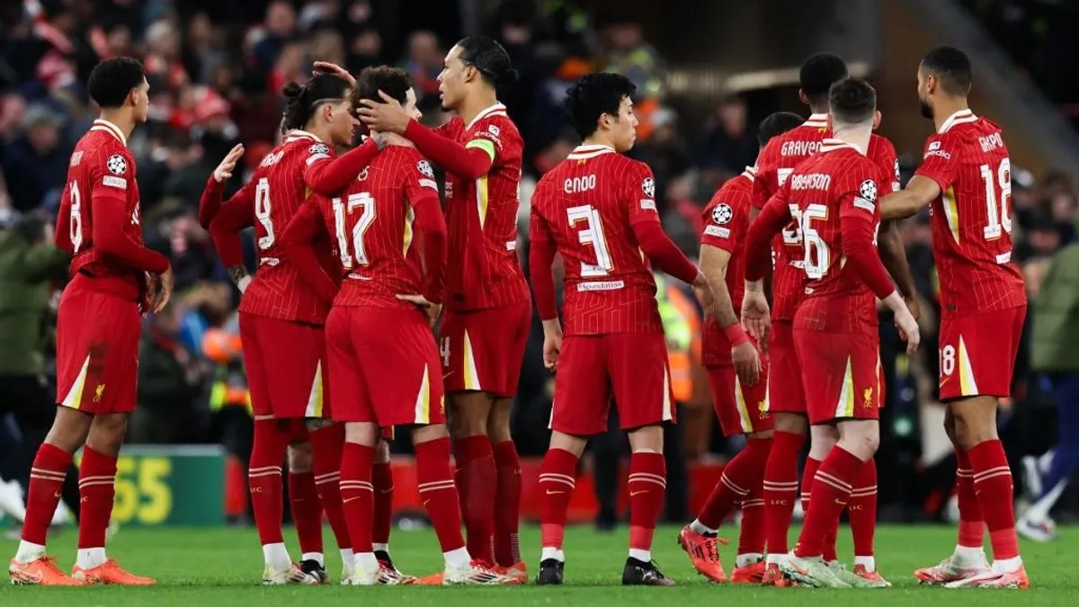 Váratlan bejelentést tett a Liverpool