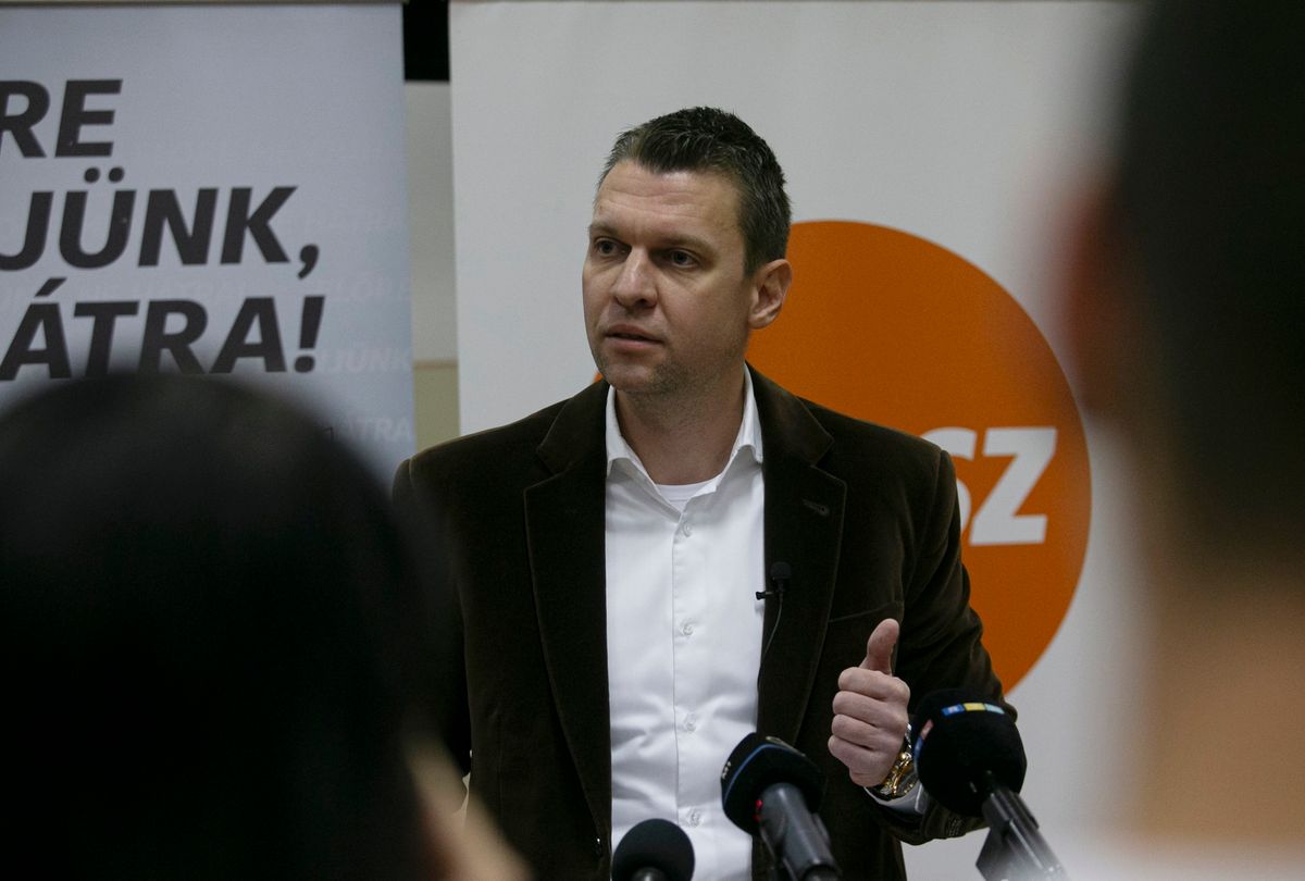 Kecskemét, 2024. december 4.
Menczer Tamás, a Fidesz-KDNP kommunikációs igazgatója beszél a Magyarország meg tudja csinálni! elnevezésű nemzeti konzultációval kapcsolatos országjárás kecskeméti állomásán tartott sajtótájékoztatón 2024. december 4-én.
MTI/Bús Csaba
