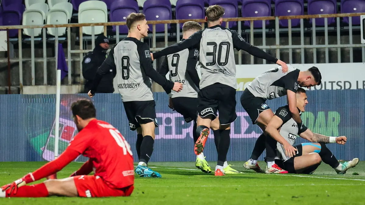 A szurkolók megfenyegették az Újpest focistáit a stadionnál - videó