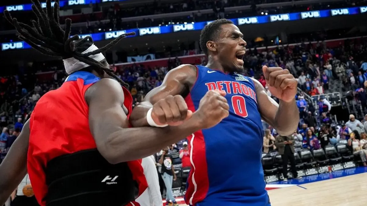 Mint a régi szép időkben: óriási tömegverekedés volt a Detroit Pistons meccsén – videó