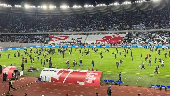 Döbbenetes botrányba fulladt a magyar válogatott vb-selejtezős ellenfelének meccse – videó