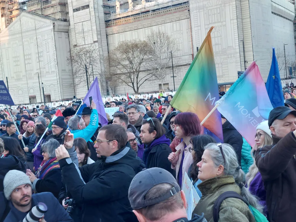 Momentumos tüntetés, hídfoglalás,
Momentumostüntetéshídfoglalás, 20245.03.18.