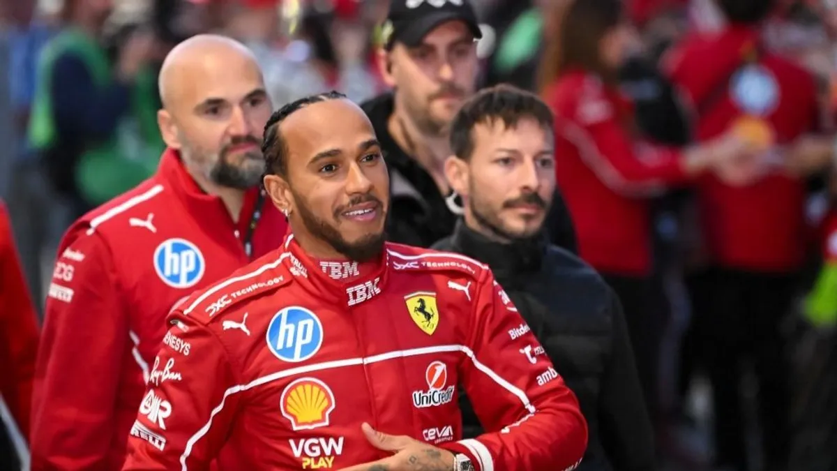 Hamilton Milánó utcáin fánkozott a Ferrarijával - videó