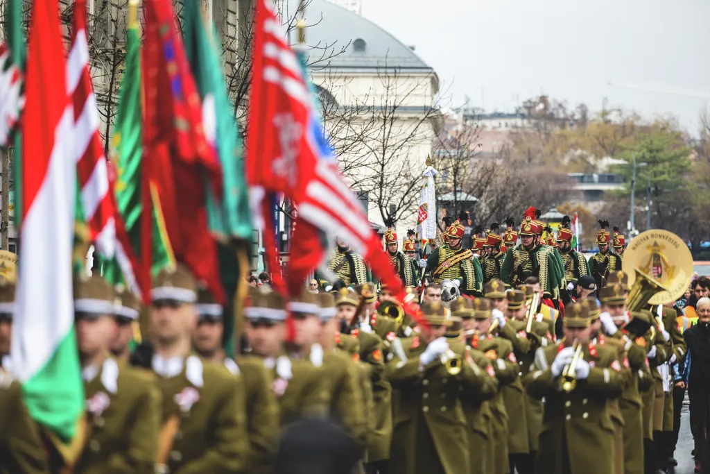 Zászlófelvonást követő huszármenet, Kossuth tér, Nemzeti Múzeum, díszünnepség, 2025.03.15.