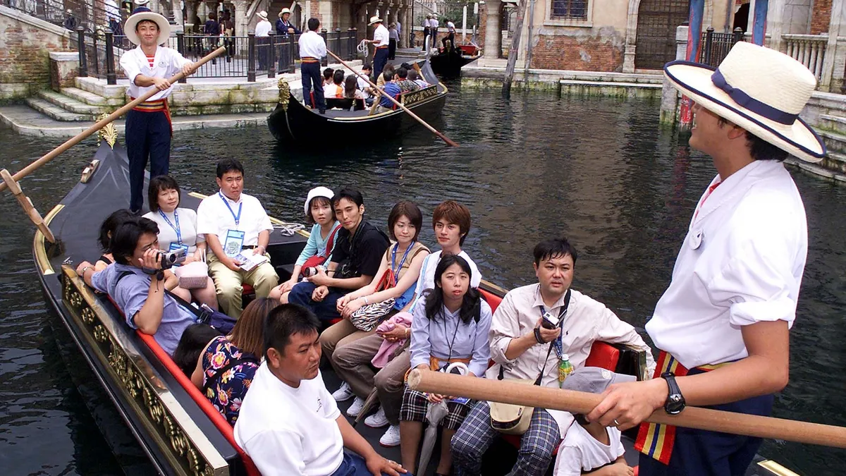 Disney Land, Everland, Universal Studios Japan, Paris, DisneyLand