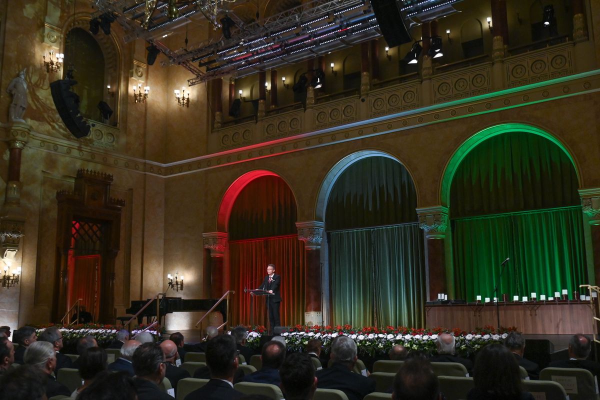 Budapest, 2025. március 13.
Hankó Balázs kulturális és innovációs miniszter beszédet mond az 1848-49-es forradalom és szabadságharc kitörésének 177. évfordulója alkalmából odaítélt állami kitüntetések átadásán a Pest Vigadóban 2025. március 13-án.
MTI/Bruzák Noémi