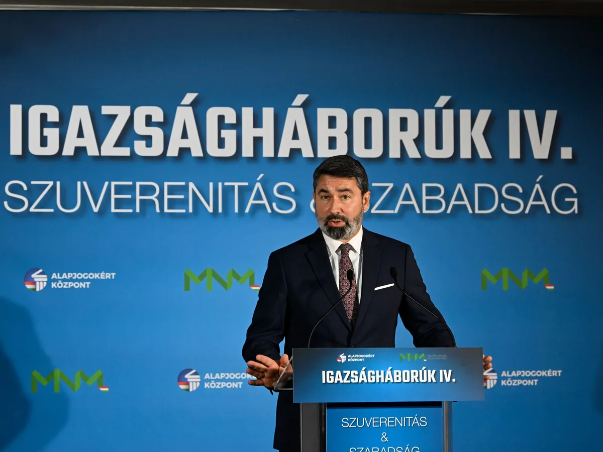 Budapest, 2025. március 28.
Hidvéghi Balázs, a Miniszterelnöki Kabinetiroda parlamenti államtitkára beszél a Magyar Nemzeti Médiaszövetség és az Alapjogokért Központ Igazságháborúk konferenciasorozatának Szuverenitás és szabadság című rendezvényén a budapesti Lónyay-Hatvany-villában 2025. március 28-án.
MTI/Máthé Zoltán