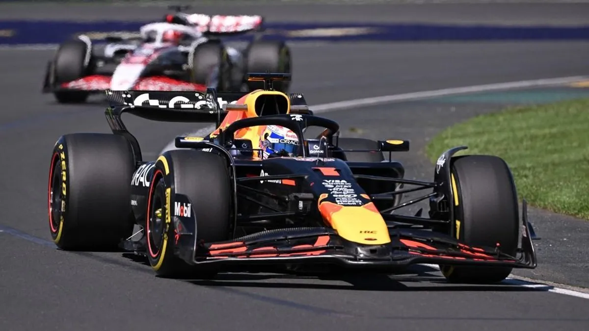 Ausztrál Nagydíj: Verstappen okán piros zászló, nagy baleset