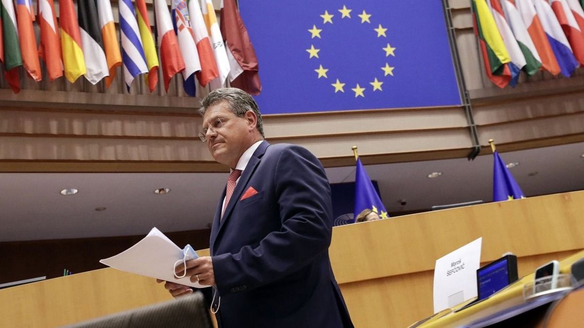 Maros Sefcovic, az Európai Bizottság KORÁBBI alelnöke felszólal az EU-UK kereskedelmi és együttműködésről szóló vitán az Európai Parlament plenáris ülésén Brüsszelben, 2021. április 27-én. (Fotó: Olivier Hoslet/Pool/AFP)