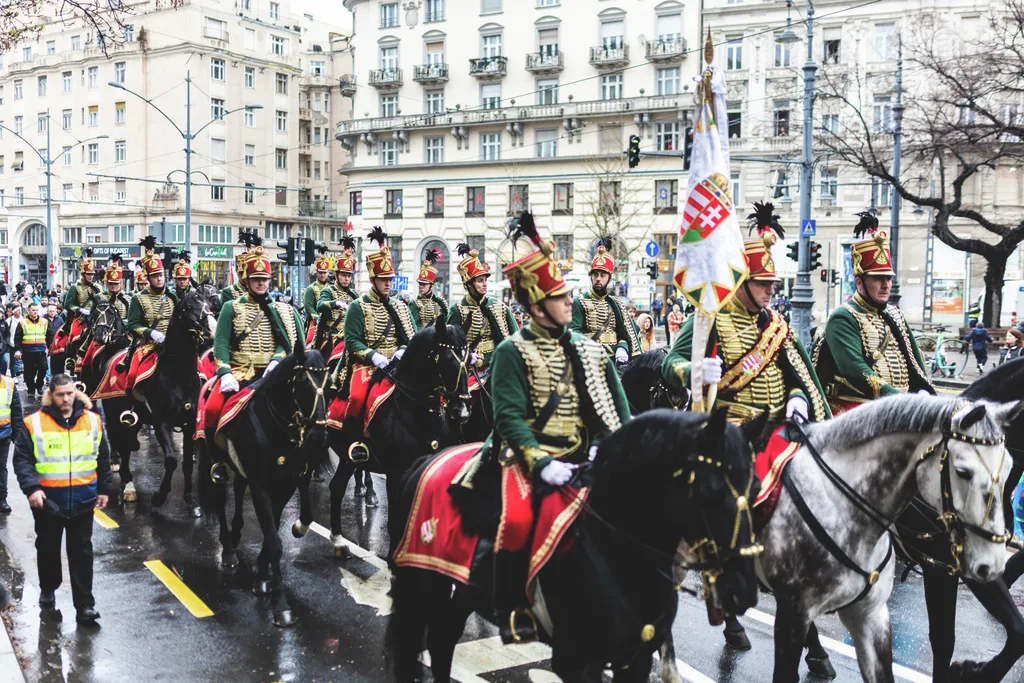 Zászlófelvonást követő huszármenet, Kossuth tér, Nemzeti Múzeum, díszünnepség, 2025.03.15.