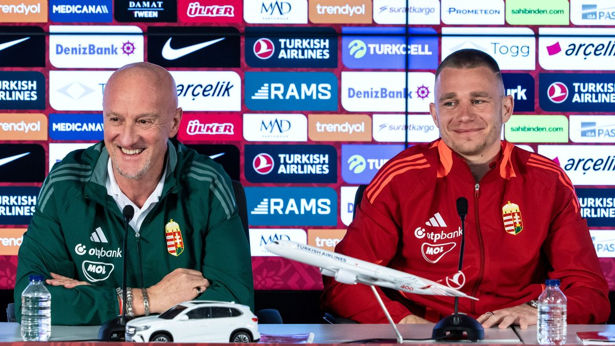 Isztambul, 2025. március 19.
Marco Rossi szövetségi kapitány és Szalai Attila játékos (b-j) a magyar labdarúgó-válogatott sajtótájékoztatóján Isztambulban az Ali Sami Yen Sportkomplexumban 2025. március 19-én. A magyar válogatott a törökök ellen március 20-án lép pályára a Nemzetek Ligája osztályozóján.
MTI/Szigetváry Zsolt