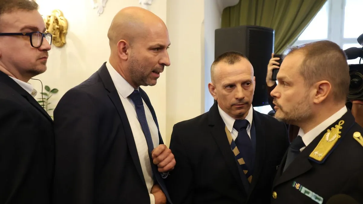 Elfogatóparancsot adtak ki a Dunába ugró Szabó Bálint ellen