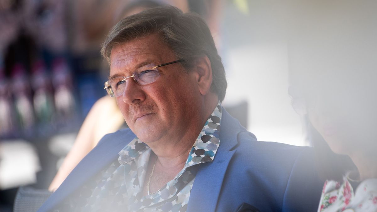 Budapest, 2024. május 29.
Kautzky Armand színművész, a zsűri tagja a 2024. évi Magyarország Szépe – Miss World Hungary szépségverseny sajtótájékoztatóján Budapesten, a Sunhill Bistro & Skybarban 2024. május 29-én. Az eseményen bemutatták azt a huszonegy versenyzőt, aki harcba szállhat az idei Magyarország Szépe címért. A verseny döntőjét június 23-án élőben közvetíti a Duna csatorna, akkor derül ki, ki képviseli Magyarországot a nemzetközi Miss World világdöntőn.
MTI/Balogh Zoltán