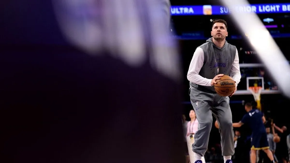 Luka Doncic a meccs előtt elsütötte az év dobását, majd nagyon kikapott a Lakers – videó