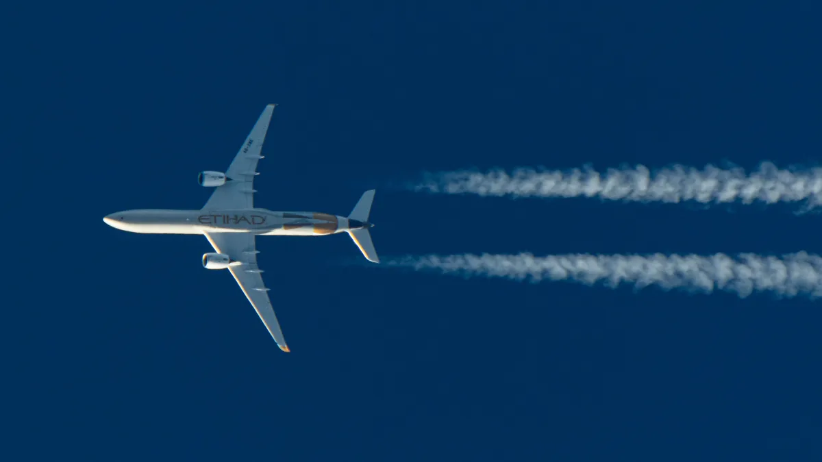 Az Airbus egyik A350-es típusú repülőgépe