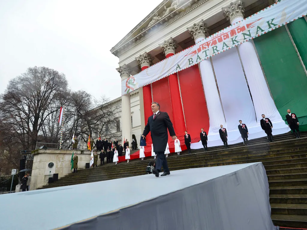 Orbán Viktor, OrbánViktor, OrbánViktorgaléria, OrbánViktor03.15., Budapest, 2016. március 15.
Orbán Viktor miniszterelnök érkezik az 1848-49-es forradalom és szabadságharc kitörésének 168. évfordulóján rendezett állami ünnepségre Bud