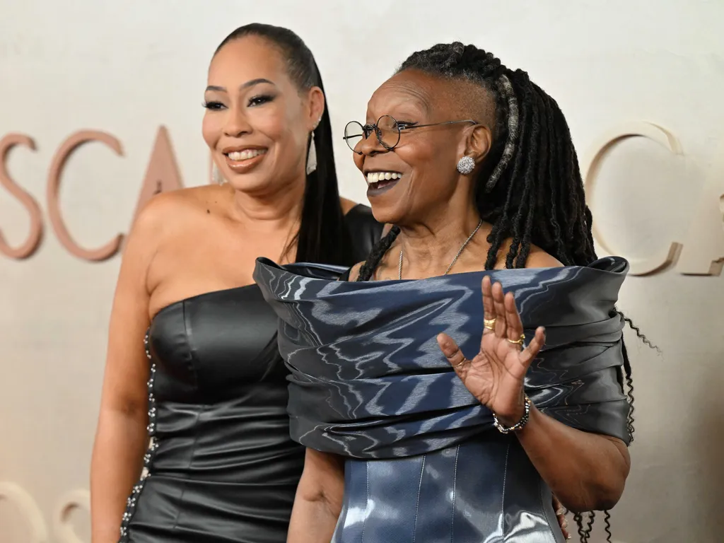 97. Oscar-gála, 97.Oscar-gála,  Oscar-gála,  Oscar-gála2025,  Oscar-díj, film, díjátadó, (L-R) US actress Alex Martin and US actress Whoopi Goldberg attend the 97th Annual Academy Awards at the Dolby Theatre in Hollywood, California on March 2, 20
