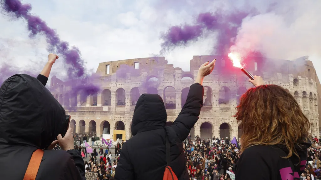 Nemzetközi Nőnap, international women's day