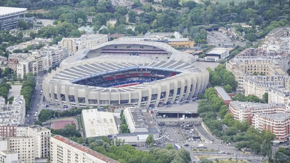 Elköltözik a francia fővárosból a Paris Saint-Germain