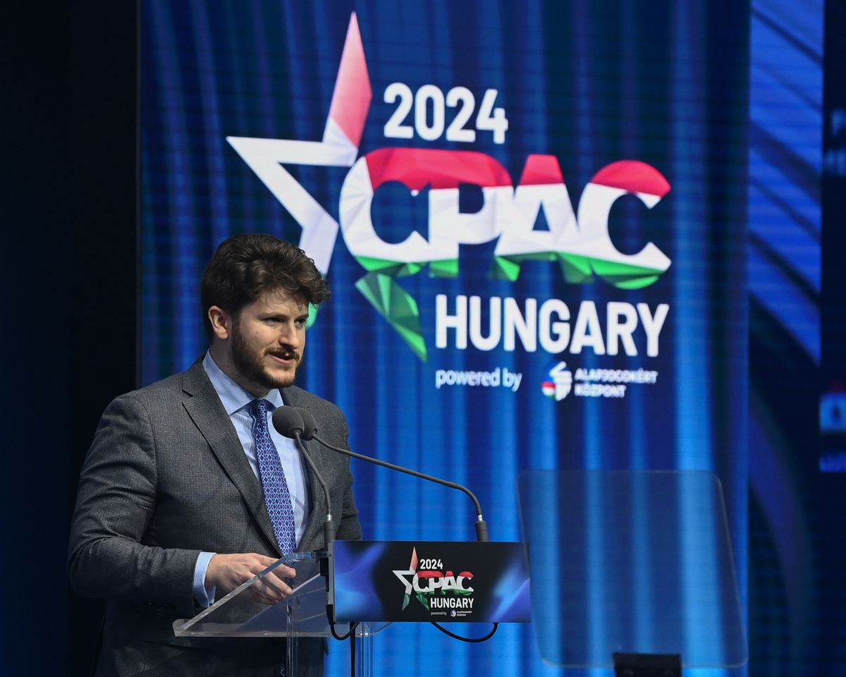 Budapest, 2024. április 26.
Gavin Wax, a New York-i Fiatal Republikánusok Klubjának elnöke beszédet mond a kétnapos Konzervatív Politikai Akció Konferencia (CPAC Hungary) második napján a Millenárison 2024. április 26-án.
MTI/Máthé Zoltán