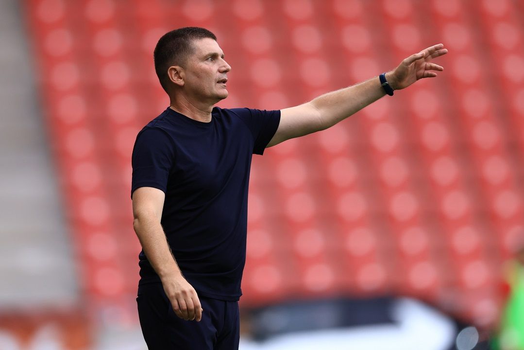Debrecen, 2024. augusztus 17.
Srdjan Blagojevic, a Debrecen vezetőedzője a labdarúgó OTP Bank Liga negyedik fordulójában játszott Debreceni VSC - Diósgyőri VTK mérkőzésen a debreceni Nagyerdei Stadionban 2024. augusztus 17-én.
MTI/Derencsényi István