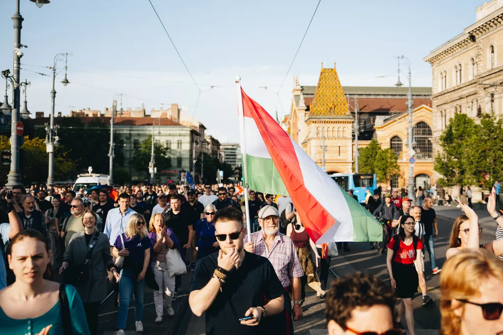 Hadházy Ákos, HadházyÁkos, tüntetés, hídfoglalás, Szabadság híd, 2025.04.22.