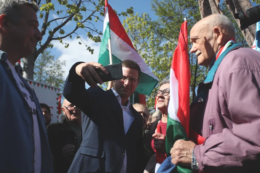 Tüntetést Kollár Kinga botrányos kijelentése miatt, KollárKinga, Millenáris, Civil Összefogás Fórum (CÖF), CivilÖsszefogásFórum, 2025.04.12.