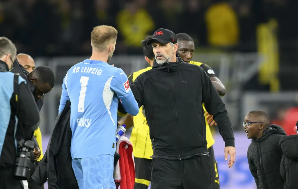 left to right goalwart Peter GULACSI (L), coach Marco ROSE (L) clap Soccer 1st Bundesliga, 9th matchday, Borussia Dortmund (DO) - RB Leipzig (L) 2:1, on November 2nd, 2024 in Dortmund/Germany . #DFL regulations prohibit any use of photographs as image sequences and/or quasi-video # (Photo by Anke Waelischmiller/Sven Simon / SVEN SIMON / dpa Picture-Alliance via AFP)