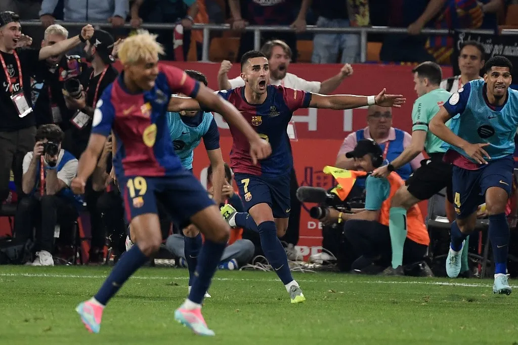 Barcelona's Spanish forward #07 Ferran Torres celebrates scoring his team's second goal during their Spanish Cup, Copa del Rey (King's Cup) final football match between FC Barcelona and Real Madrid CF at La Cartuja stadium in Seville on April 26, 2025. (Photo by Josep LAGO / AFP)