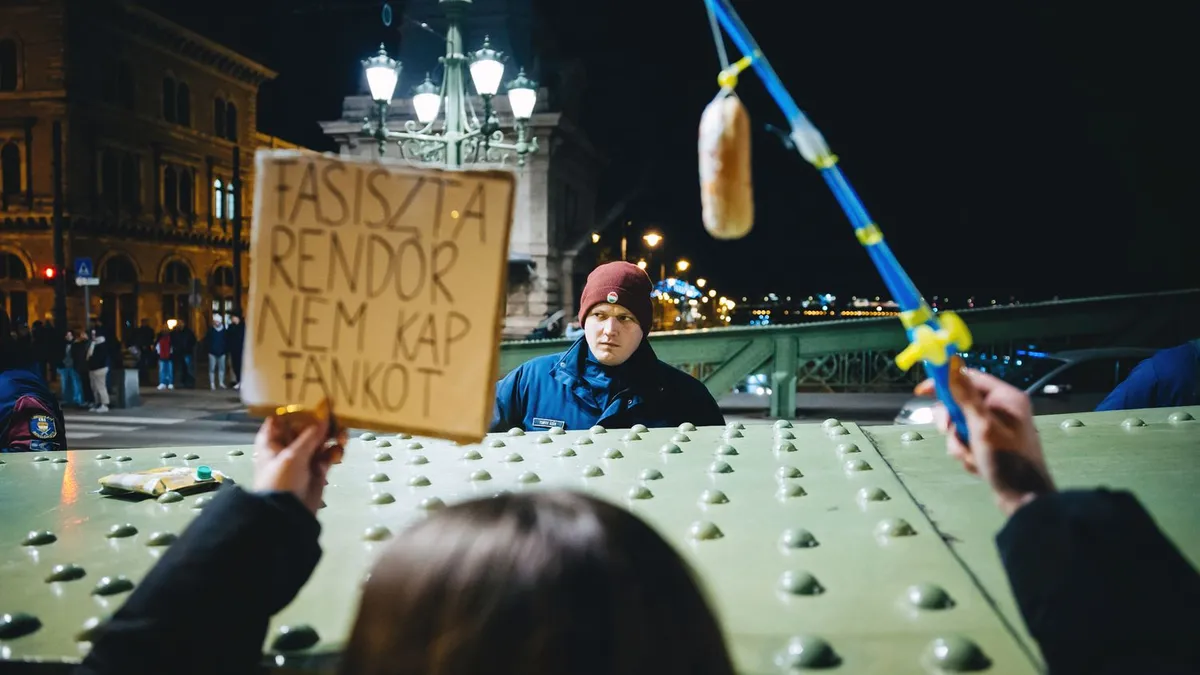 24 órás Pride-párti tüntetést akartak, de már éjfél előtt is csak néhányan lézengtek az Erzsébet hídon