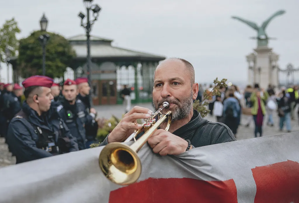 Pride-tüntetés, Hadházy Ákos, forgalmi dugó, Pride-tüntetésHadházyÁkos, forgalmi dugó, 2025.04.15.