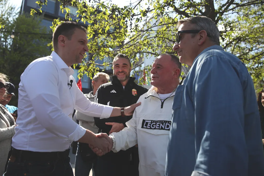 Tüntetést Kollár Kinga botrányos kijelentése miatt, KollárKinga, Millenáris, Civil Összefogás Fórum (CÖF), CivilÖsszefogásFórum, 2025.04.12.