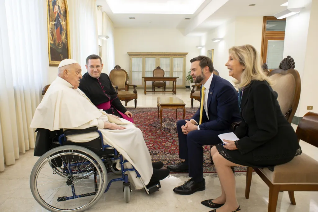 Ferenc pápa élete képekben, Ferencpápaéleteképekben, galéria, összeállítás, halálhír, 2025.04.21.