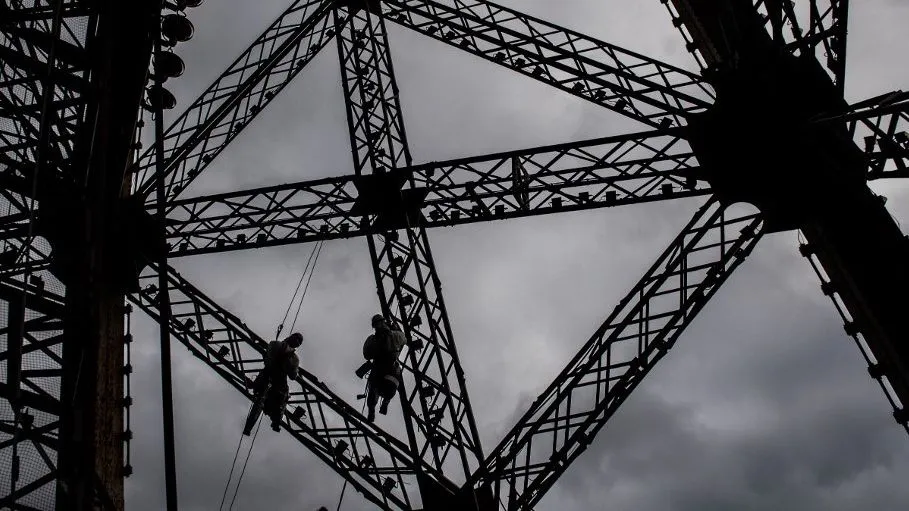 Rope access technicians repaint the Eiffel Tower on February 1, 2021 in Paris. It's the 20th repainting campaign since the the monument's initial construction in 1887, an average of once every seven years. (Photo by Martin BUREAU / AFP)